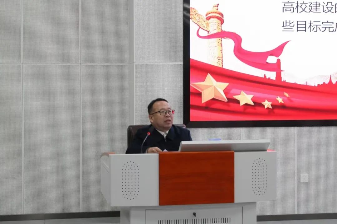 校黨委委員馬科峰作“建設(shè)清廉學(xué)校、守護(hù)育人凈土”的專題報(bào)告