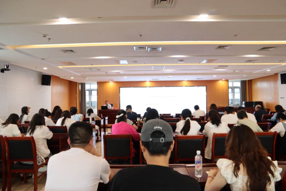 我校黨委委員馬科峰講授《中央八項(xiàng)規(guī)定精神與高校師德師風(fēng)建設(shè)》